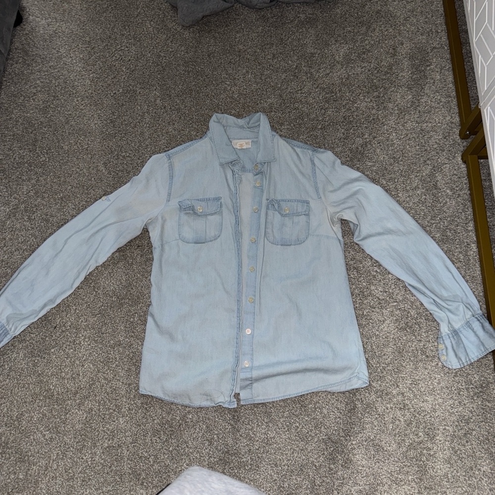 Lucy & Laurel Light Blue Button Down Shirt